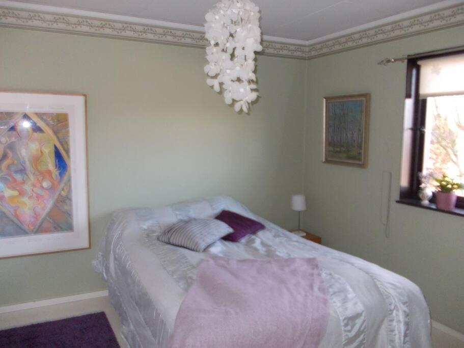 Villa Med Blommande Traedgard, Centralt Båstad エクステリア 写真